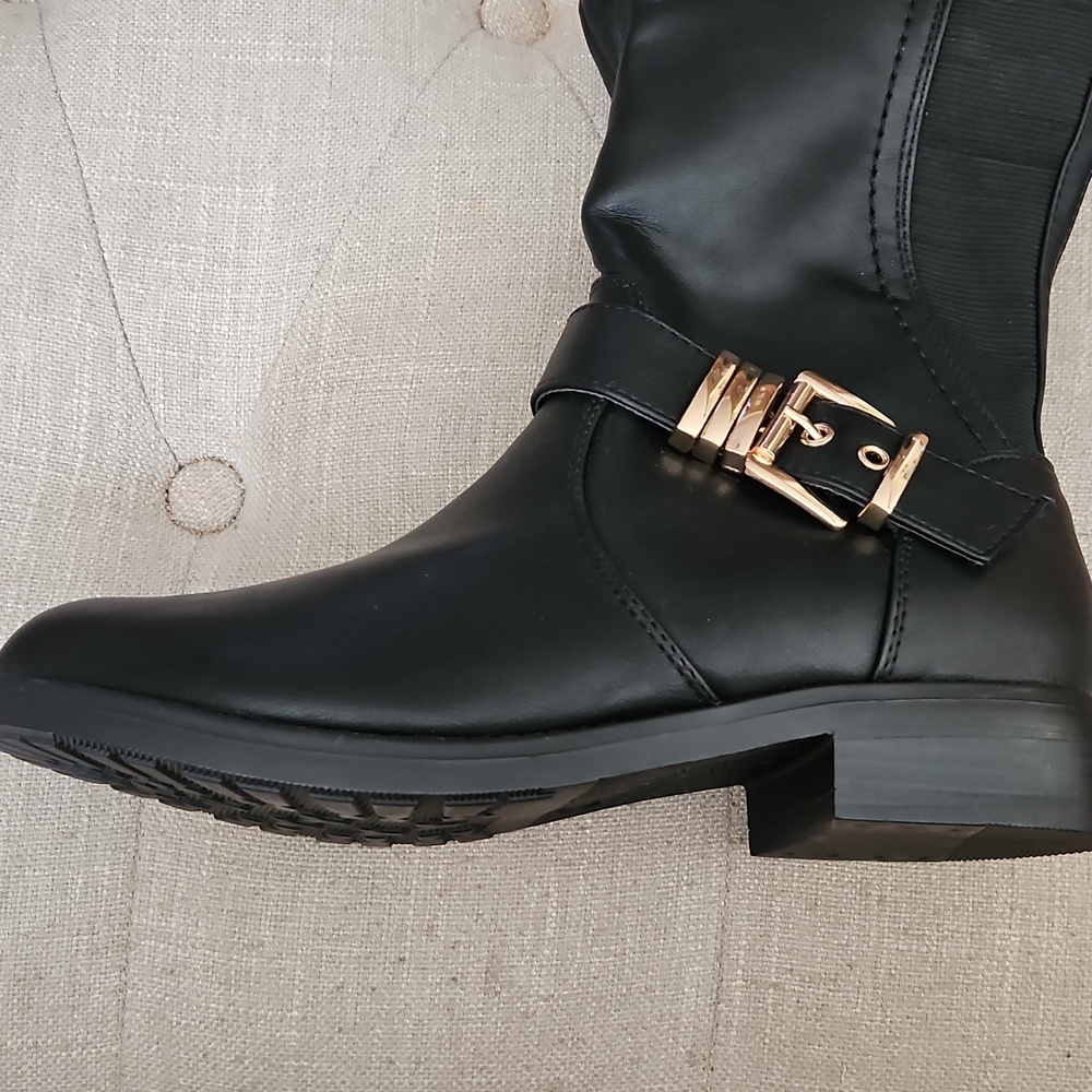 Michael Kors Tall Riding Boots Black Gold Logo Medallion Harness Buckle Sz 7 - Picture 3 of 6